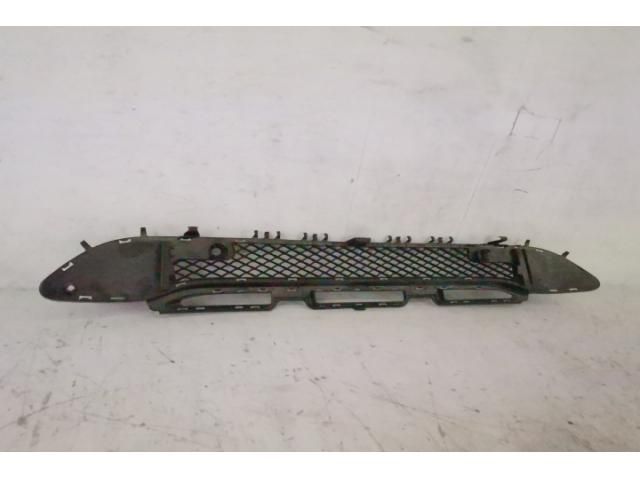 bontott MERCEDES-BENZ GLA-CLASS Első Lökhárító Alsó Középső Díszrács