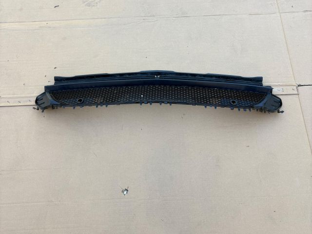 bontott MERCEDES-BENZ GLA-CLASS Első Lökhárító Alsó Középső Díszrács