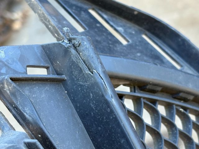 bontott MERCEDES-BENZ GLA-CLASS Első Lökhárító Alsó Középső Díszrács