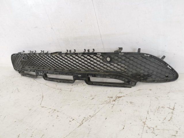 bontott MERCEDES-BENZ GLA-CLASS Első Lökhárító Alsó Középső Díszrács