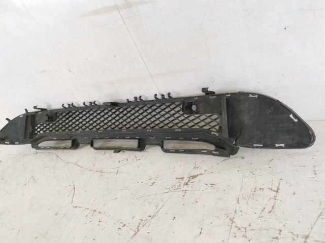 bontott MERCEDES-BENZ GLA-CLASS Első Lökhárító Alsó Középső Díszrács