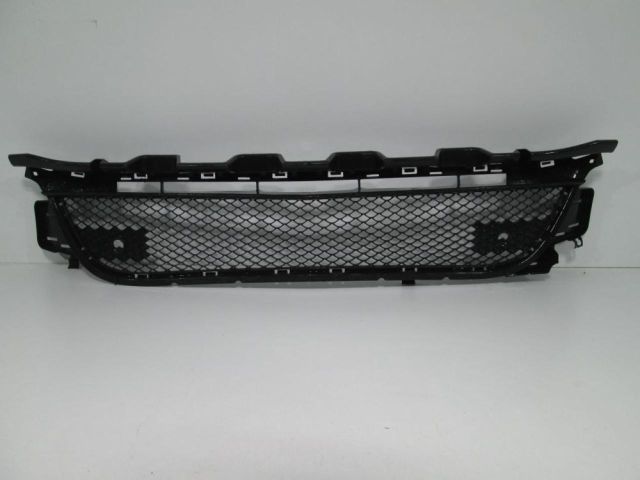 bontott MERCEDES-BENZ GLA-CLASS Első Lökhárító Alsó Középső Díszrács