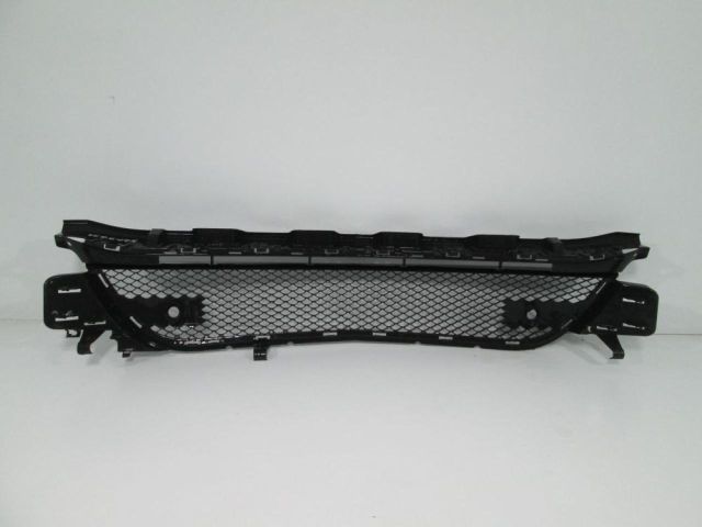 bontott MERCEDES-BENZ GLA-CLASS Első Lökhárító Alsó Középső Díszrács