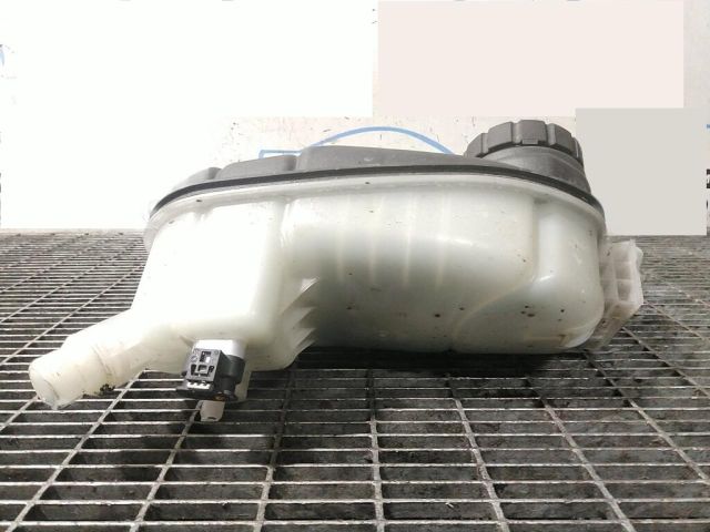 bontott MERCEDES-BENZ GLA-CLASS Kiegyenlítő Tartály