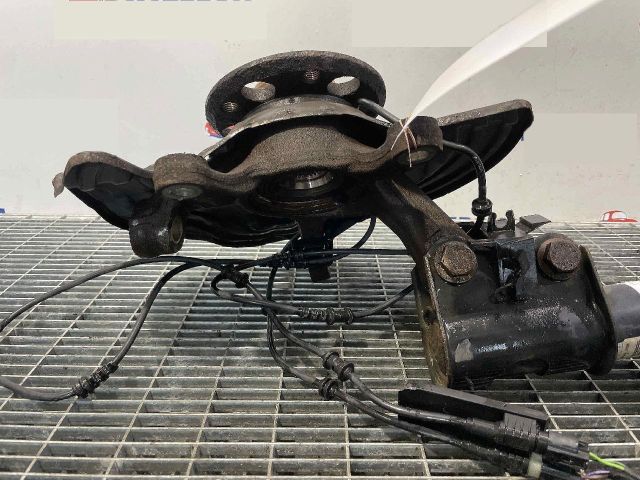 bontott MERCEDES-BENZ GLA-CLASS Jobb első Csonkállvány