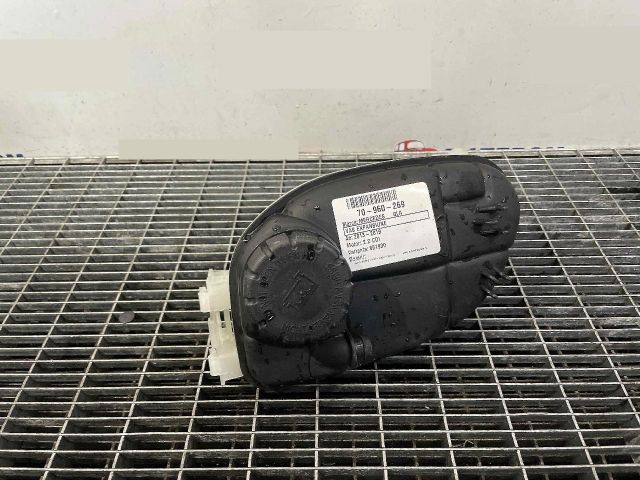 bontott MERCEDES-BENZ GLA-CLASS Kiegyenlítő Tartály