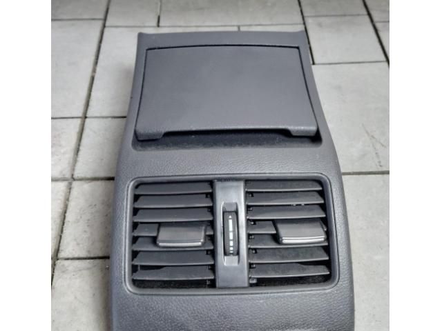 bontott MERCEDES-BENZ GLA-CLASS Hátsó középső Szellőző