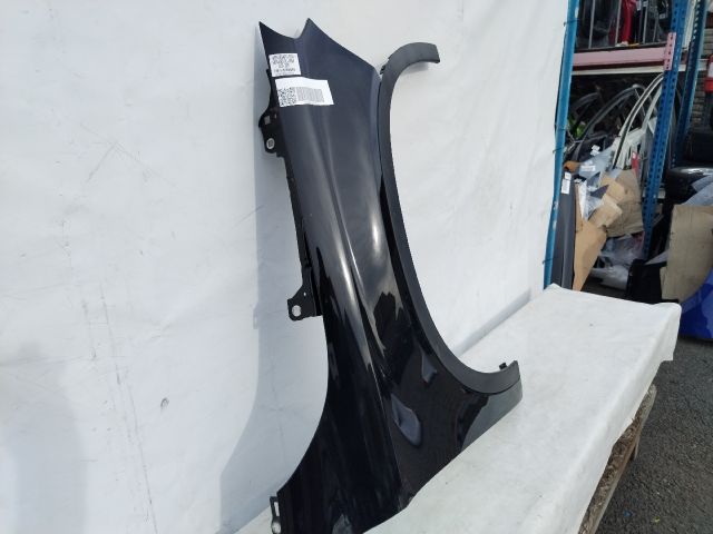 bontott MERCEDES-BENZ GLA-CLASS Jobb első Sárvédő