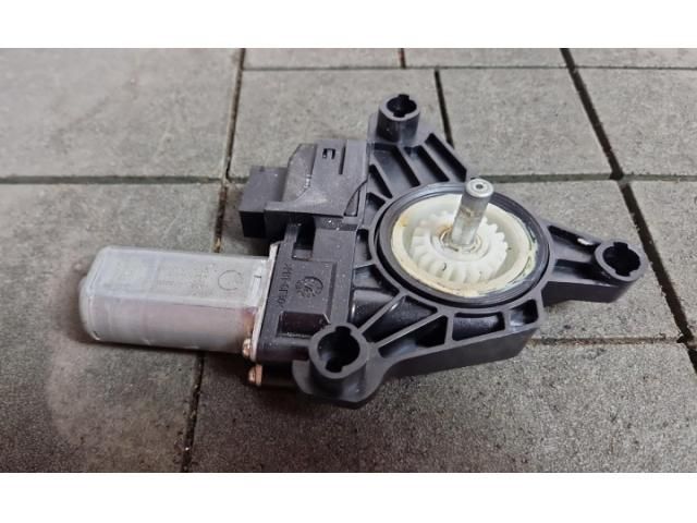 bontott MERCEDES-BENZ GLA-CLASS Jobb hátsó Ablakemelő Motor