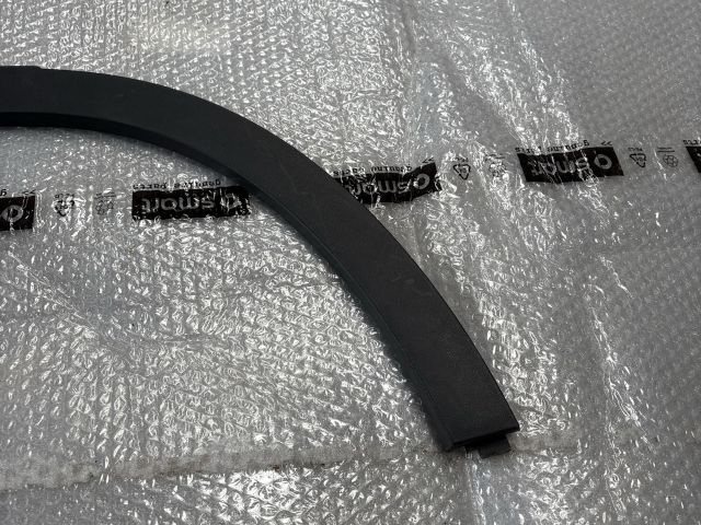 bontott MERCEDES-BENZ GLA-CLASS Jobb hátsó Sárvédő Díszléc