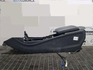 bontott MERCEDES-BENZ GLA-CLASS Könyöklő