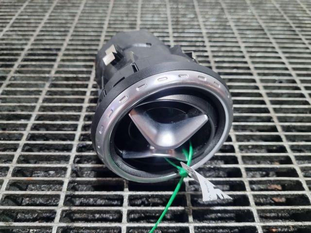 bontott MERCEDES-BENZ GLA-CLASS Középső Szellőző