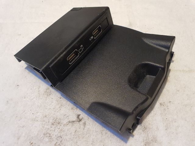 bontott MERCEDES-BENZ GLA-CLASS USB Aljzat