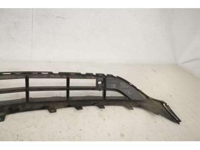 bontott MERCEDES-BENZ GLA Első Lökhárító Alsó Középső Díszrács