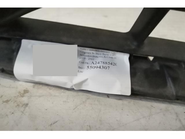 bontott MERCEDES-BENZ GLA Első Lökhárító Alsó Középső Díszrács