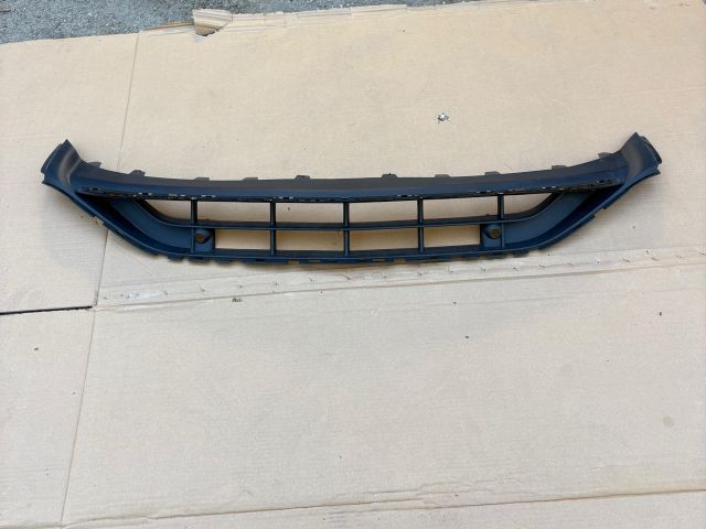 bontott MERCEDES-BENZ GLA Első Lökhárító Alsó Középső Díszrács