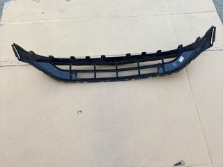 bontott MERCEDES-BENZ GLA Első Lökhárító Alsó Középső Díszrács