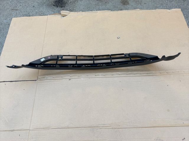 bontott MERCEDES-BENZ GLA Első Lökhárító Alsó Középső Díszrács