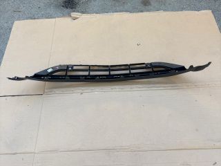 bontott MERCEDES-BENZ GLA Első Lökhárító Alsó Középső Díszrács