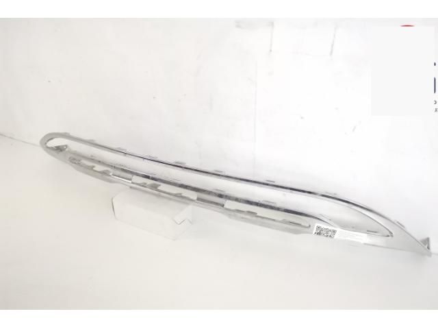 bontott MERCEDES-BENZ GLA Első Lökhárító Díszléc