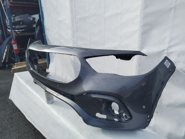 bontott MERCEDES-BENZ GLA Első Lökhárító (Üresen)