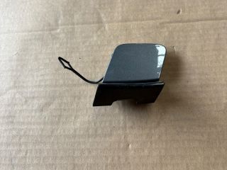 bontott MERCEDES-BENZ GLA Első Vonószem Burkolat