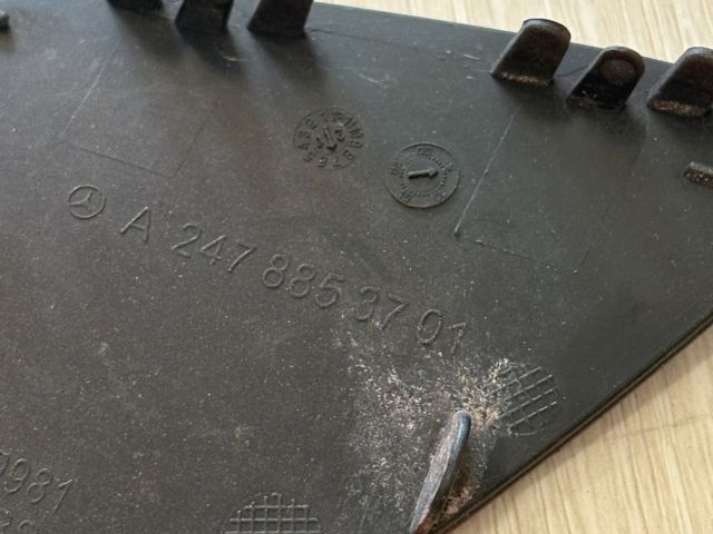 bontott MERCEDES-BENZ GLA Első Vonószem Burkolat