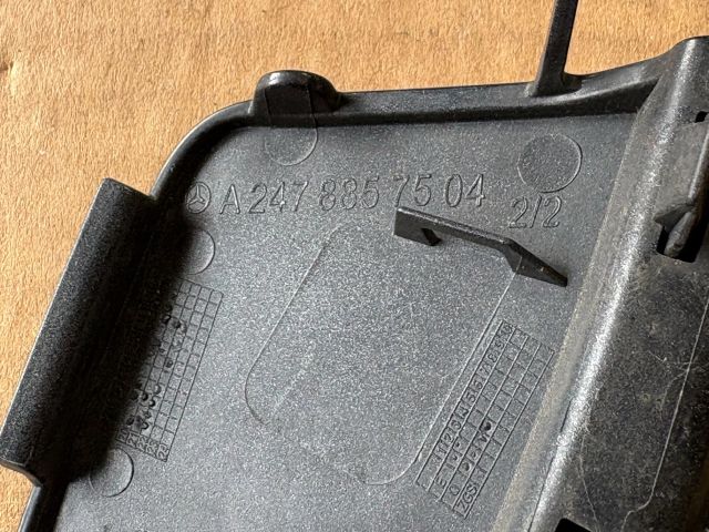 bontott MERCEDES-BENZ GLA Első Vonószem Burkolat