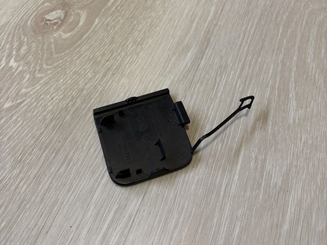 bontott MERCEDES-BENZ GLA Hátsó Vonószem Burkolat