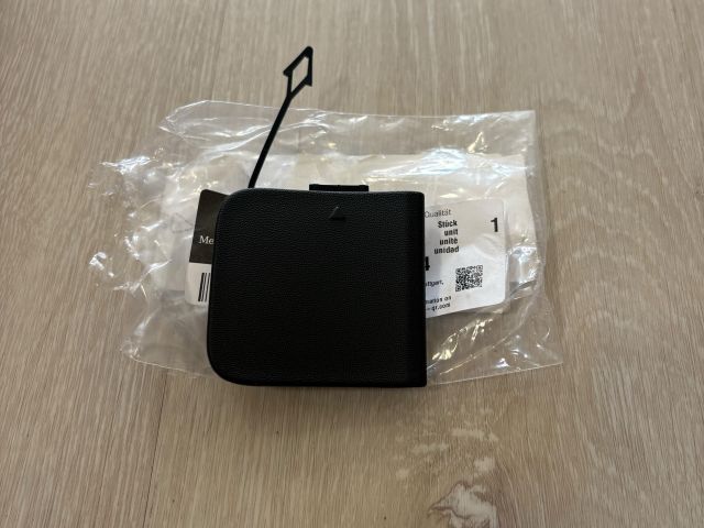 bontott MERCEDES-BENZ GLA Hátsó Vonószem Burkolat