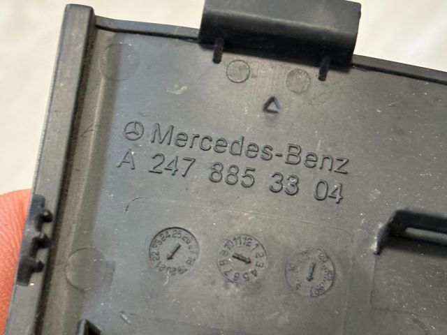 bontott MERCEDES-BENZ GLA Hátsó Vonószem Burkolat