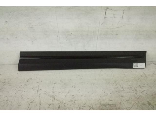 bontott MERCEDES-BENZ GLA Jobb első Ajtó Díszléc