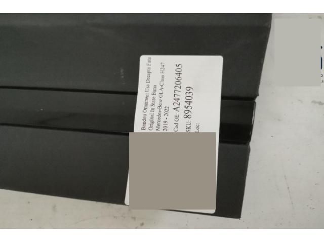 bontott MERCEDES-BENZ GLA Jobb első Ajtó Díszléc