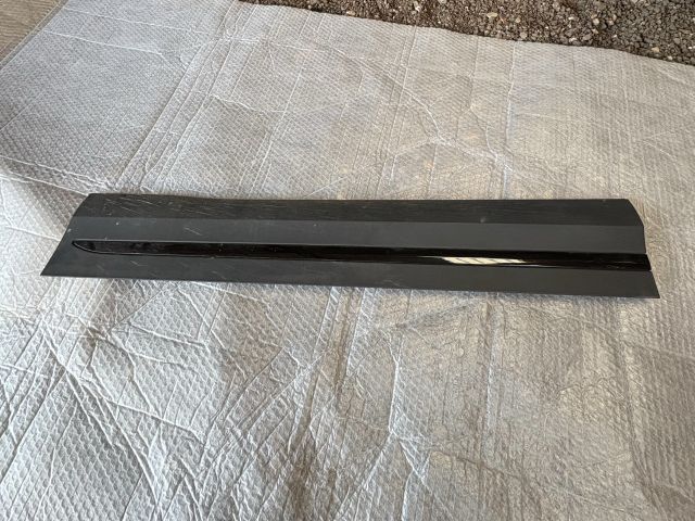 bontott MERCEDES-BENZ GLA Jobb első Ajtó Díszléc