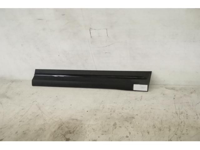 bontott MERCEDES-BENZ GLA Jobb első Ajtó Díszléc