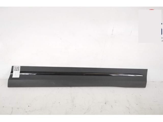 bontott MERCEDES-BENZ GLA Jobb első Ajtó Díszléc