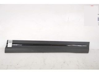 bontott MERCEDES-BENZ GLA Jobb első Ajtó Díszléc