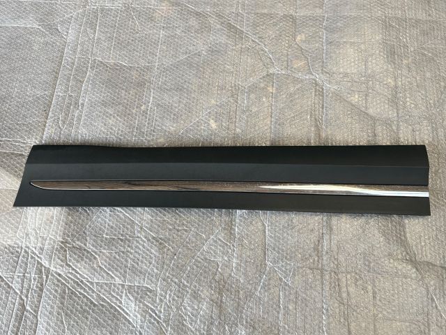 bontott MERCEDES-BENZ GLA Jobb első Ajtó Díszléc