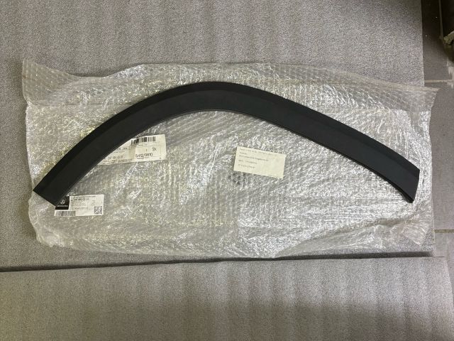 bontott MERCEDES-BENZ GLA Jobb hátsó Sárvédő Díszléc