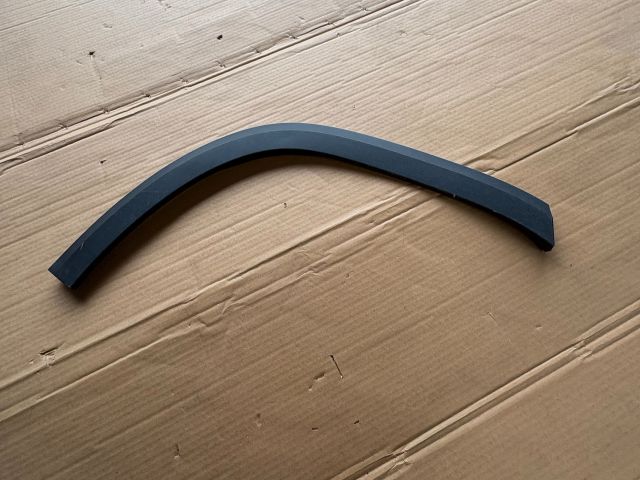 bontott MERCEDES-BENZ GLA Jobb hátsó Sárvédő Díszléc