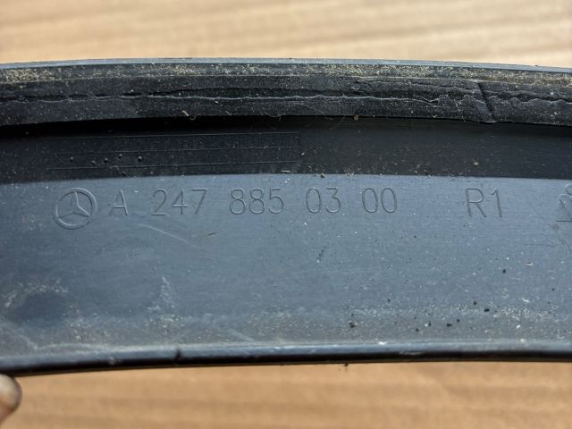 bontott MERCEDES-BENZ GLA Jobb hátsó Sárvédő Díszléc