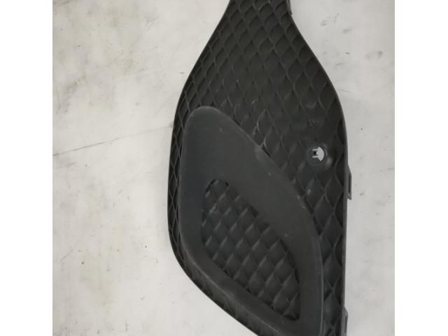 bontott MERCEDES-BENZ GLA Jobb Ködlámpa Rács