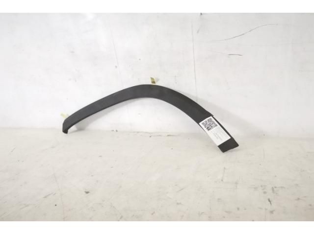 bontott MERCEDES-BENZ GLB Bal hátsó Sárvédő Díszléc