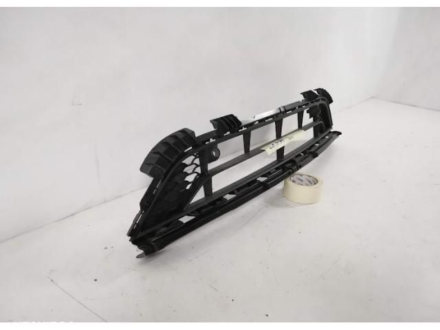 bontott MERCEDES-BENZ GLB Első Lökhárító Alsó Középső Díszrács