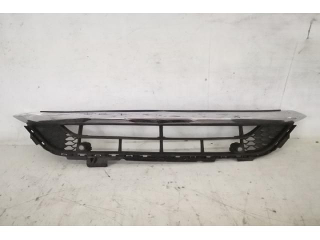 bontott MERCEDES-BENZ GLB Első Lökhárító Alsó Középső Díszrács