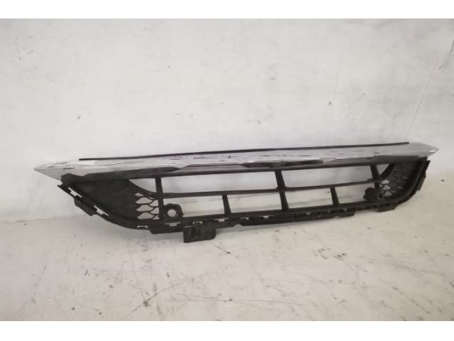 bontott MERCEDES-BENZ GLB Első Lökhárító Alsó Középső Díszrács