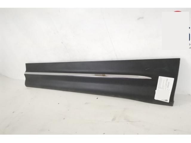 bontott MERCEDES-BENZ GLB Jobb első Ajtó Díszléc