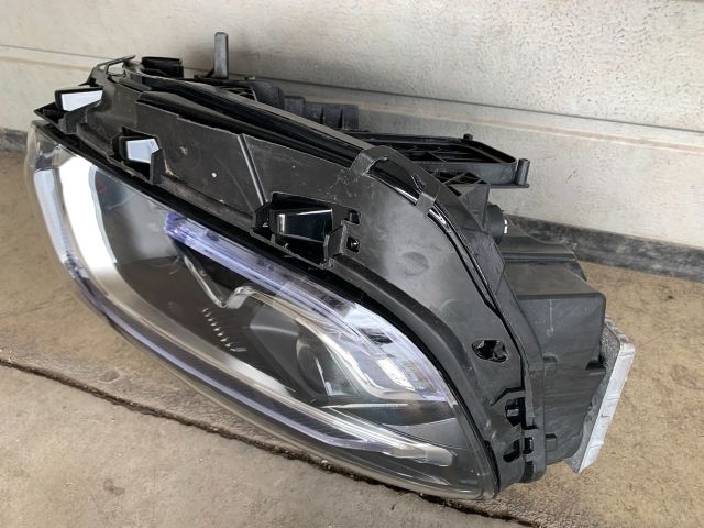 bontott MERCEDES-BENZ GLB Jobb Ledes Fényszóró