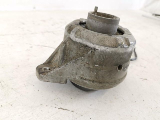 bontott MERCEDES-BENZ GLC Motor Tartó Bak Bal