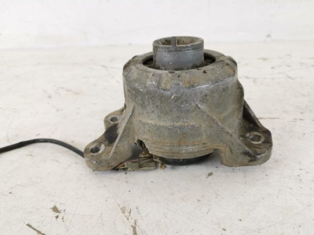 bontott MERCEDES-BENZ GLC Motor Tartó Bak Bal